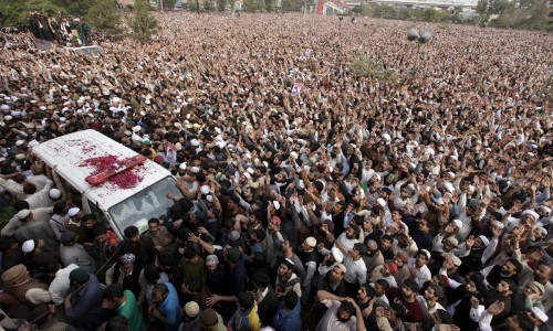 An all-male crowd mourns Mumtaz Qadri, Hero and Martyr