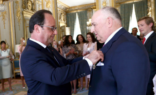 Humble Moshe Kantor is honoured by François Hollande