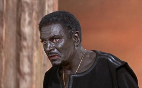 The world’s greatest actor was a hate-criminal! Laurence Olivier in black-face for Othello (1965)