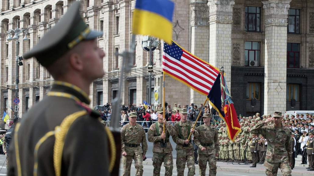 俄罗斯“特别行动”前，美军在乌克兰阅兵的训练团。 这是否意味着美国和平的终结？